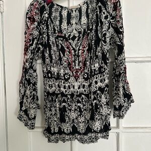 Soft surroundings Women’s Black and White Embellished Top size L